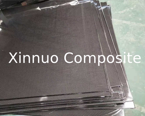Coupe CNC de feuilles en fibre de carbone 400*500mm 800*800mm 1000*1000mm etc. réalisée sur commande