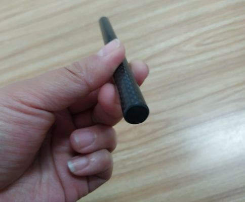 tige solide de fibre de carbone pultruded par diamètre de 6~40mm avec la tige de carbone de pultrusion de surface de la plaine 3K/sergé