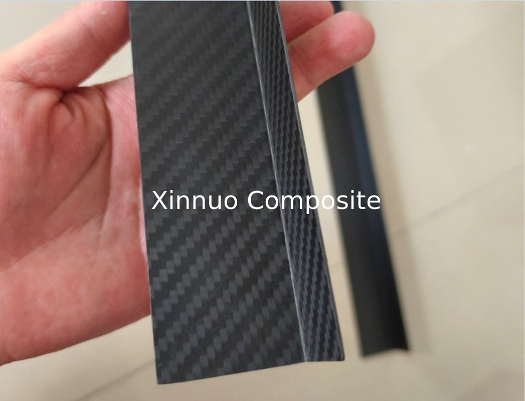 30*40mm 50*50mm angle de fibre de carbone 90° angle tranchant avec une surface mate de 3K